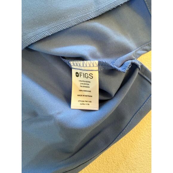 FIGS Technical Collection NWT Blue Three Pocket Scrub Top Sz XL Short Sleeve - Picture 5 of 7